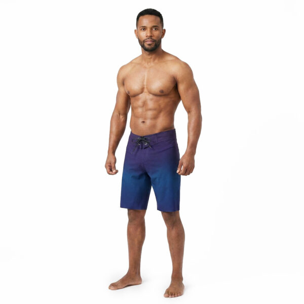 Men’s bodybuilding board shorts in blue and purple ombre fade design